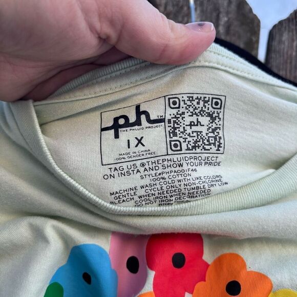 The Phluid Project Peace Sign Graphic T-Shirt 1X - Picture 3 of 4